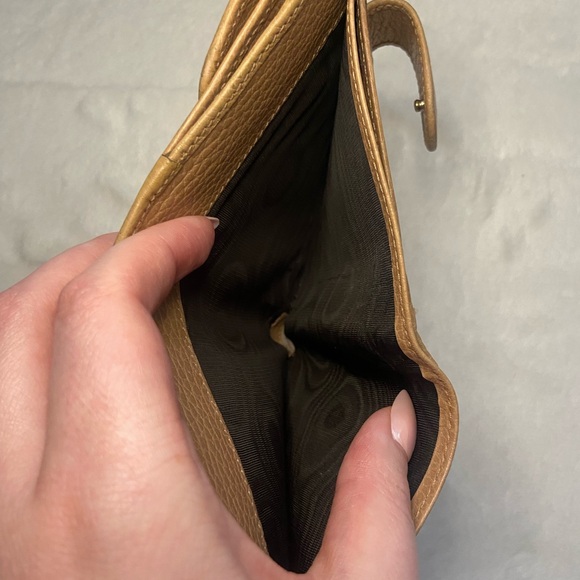 Gucci Interlocking GG Bifold Beige Leather Wallet - Picture 13 of 14